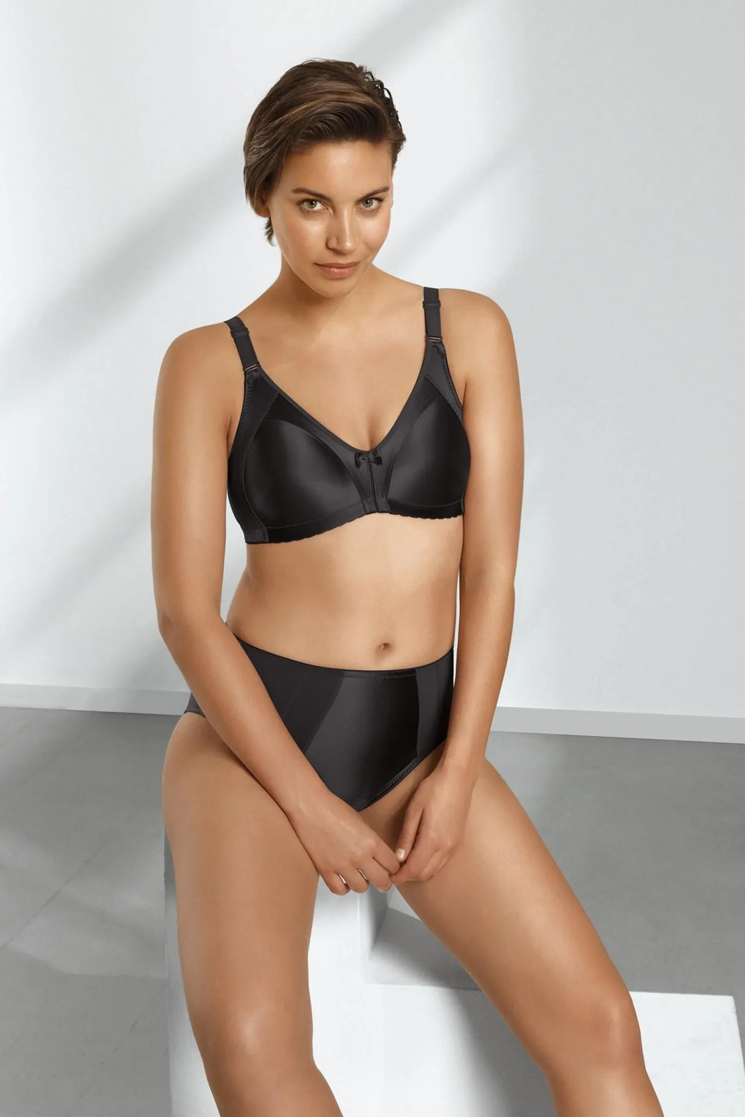 naturana_control_pantee_g_3-3.webp Naturana Shapewear | Control Pantee Girdle - Black