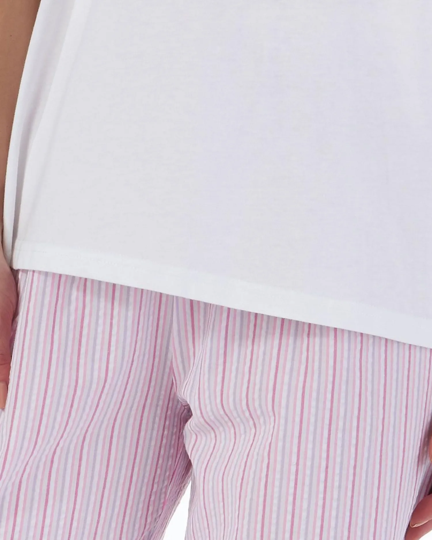 slenderella_seersucker_lo_3.webp Slenderella Pyjamas | Seersucker Long Pyjamas - Pink